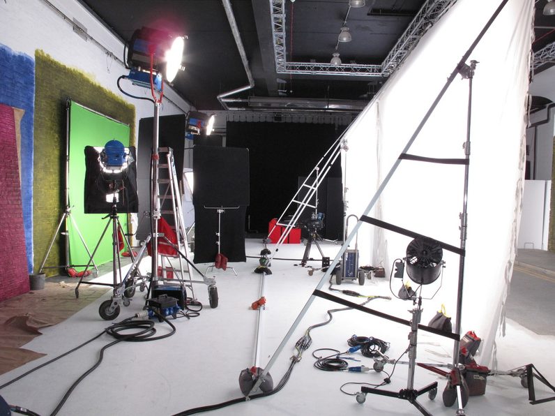 Screenshot 2025-03-04 170020 Ultralight UK Ltd tv set with lighting